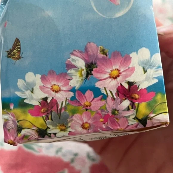 Very small new mushroom light.
New in box. - Picture 7 of 13